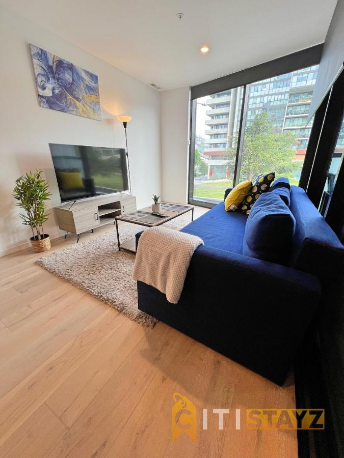 Beauty In Blue! 1bd 1bth 1crsp Apt - Great Location! *